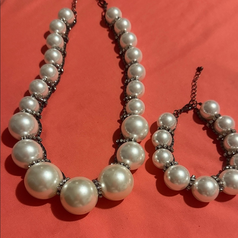 Elegant Silver Pearl Necklace and Bracelet Set